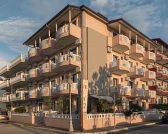 Ino Luxury Rooms - Paralia - Building