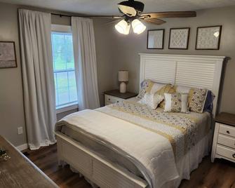 Charming Lake Area 3-bedroom Home - Gilbertsville - Schlafzimmer