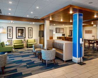 Holiday Inn Express & Suites Bend South By IHG - Bend - Oleskelutila