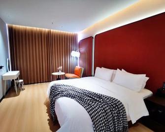 Xin Da Xin Hotel - Chongzuo - Bedroom