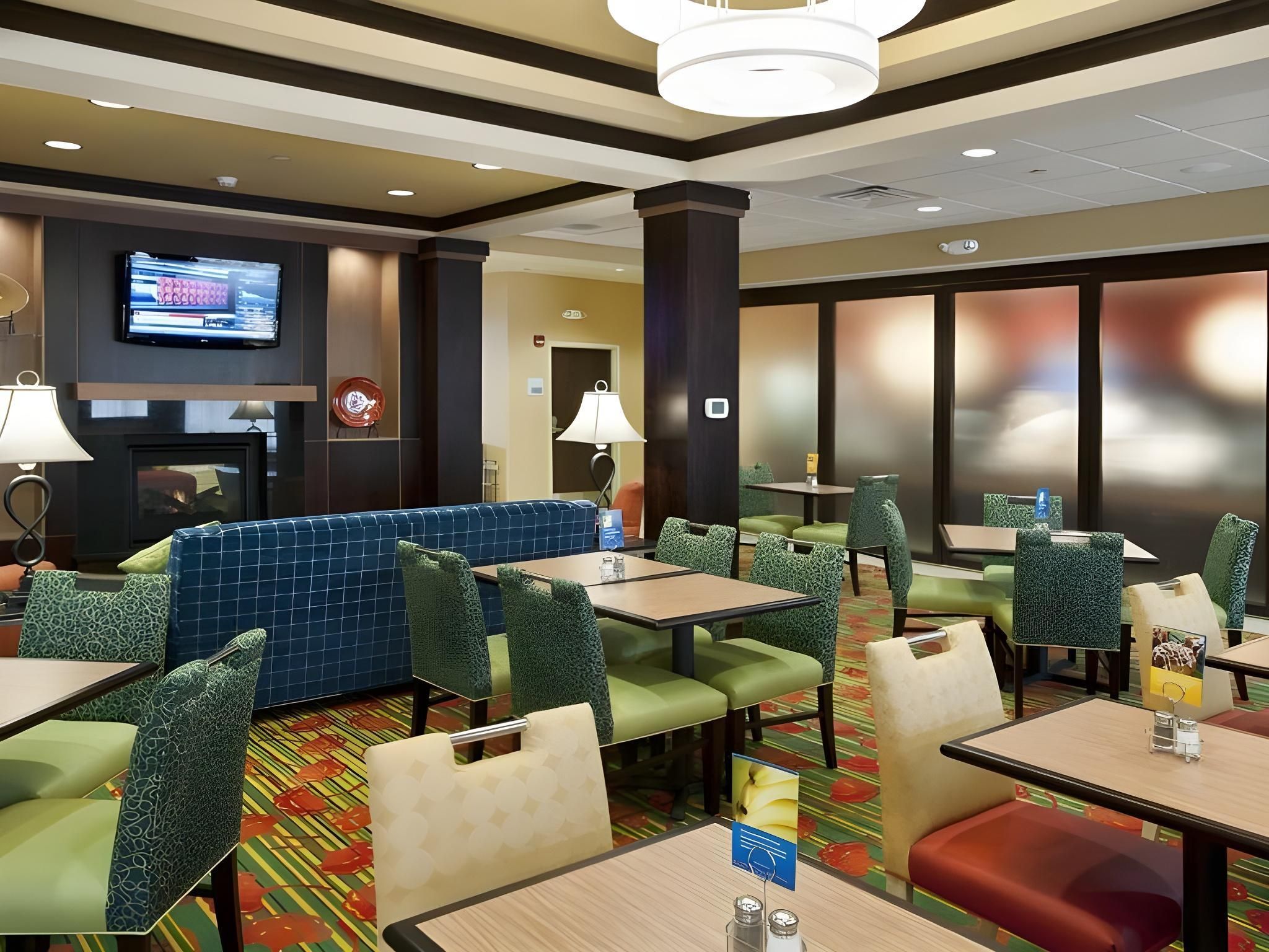 Holiday Inn Express & Suites Dayton South - I-675 By IHG - דייטון - מסעדה