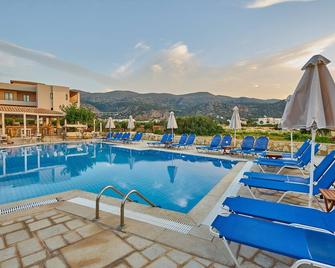 Golden Bay Apartments - Mália - Bazén