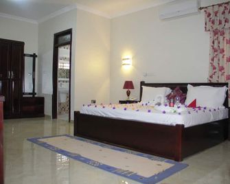 Gold Plus Hotel Ghana - Kumasi - Schlafzimmer