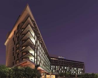 Radisson Blu Hotel, Abu Dhabi Yas Island - Abu Dhabi - Building