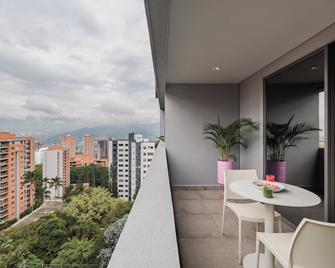 Versus Hotel - Medellín - Balcony