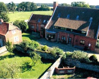 Dairy Cottage, Norfolk - 17th Century Self-Contained Cottage, Beautiful Garden - Thetford - Building