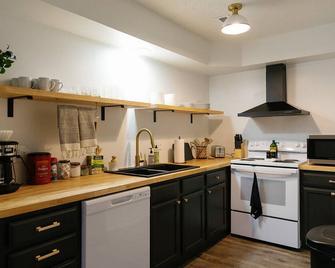 \'Morning View 3” Cozy Modern Stay - College/Hiking - Berea - Kitchen