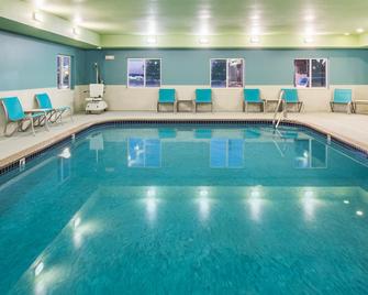 Holiday Inn Express Warrenton - Warrenton - Pool