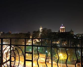 Hotel City Palace - Mumbai - Balcony