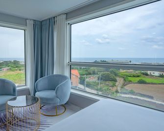 Hotel Sweet Castle Jeju Hamdeok - Jeju City - Balcony