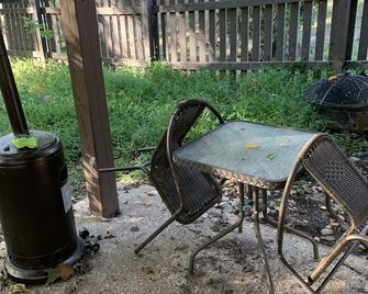 Private Oakley Stays - Richmond - Patio