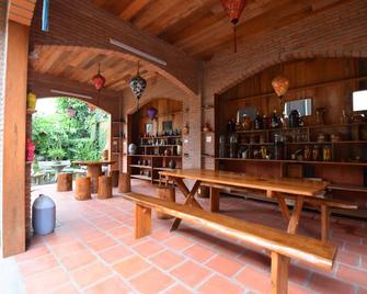 Thusan House - Mekong Homestay - Vinh Long - Bar