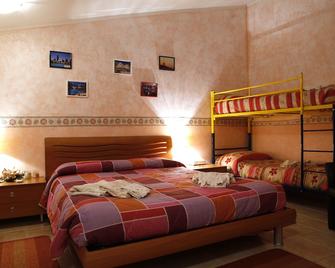 Hotel Food & Drink - Altomonte - Schlafzimmer