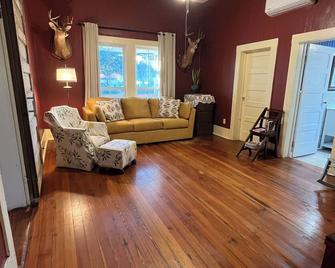 Welcome to The Quilt Haven! - Metter - Living room