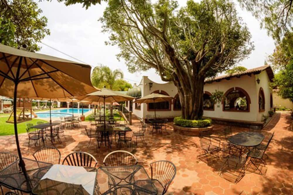 Hotel Bungalows Lolita - Ixtapan de la Sal - Patio