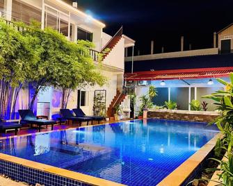 Golden Bakong Boutique - Siem Reap - Pool