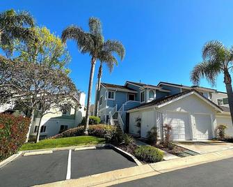 Charming Furnished 2BD/2BA w/Pool&Spa! Available Nov.4-Dec.30,2025 3,500-3,995/m - San Diego - Building