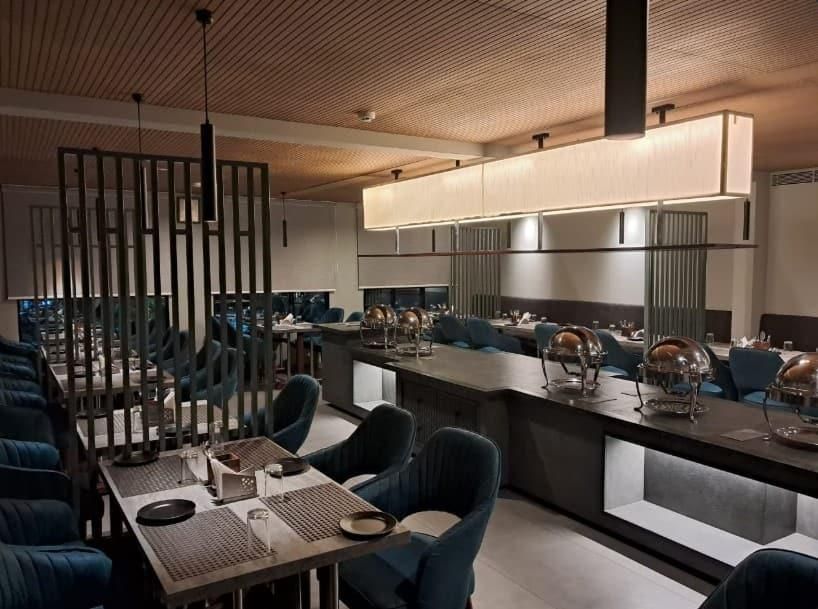 Park Central - Kochi - Restaurant