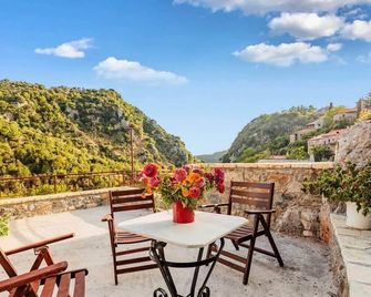 Stemnitsa Stone Residence - Cosy Mountain Escape - Stemnitsa - Balcony