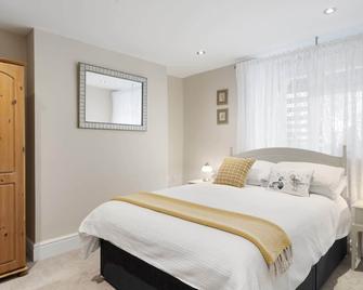 Spacious Apartment with Courtyard Barnstaple - Barnstaple - Bedroom