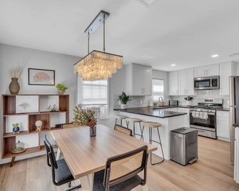 Spacious 2-Bedroom Bungalow in Bradley Beach - Bradley Beach - Kitchen