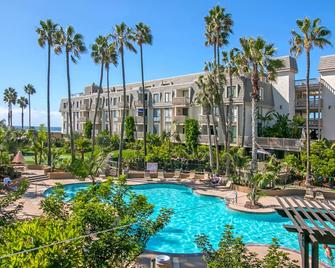 North Coast Village Newly Remodeled Steps to Beach - Oceanside - Pool