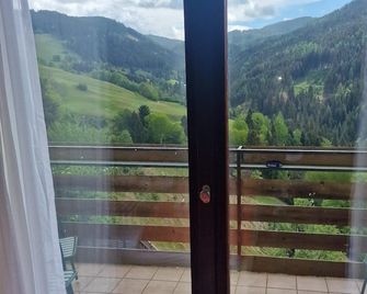 Hiking and Wellness Getaway - Eberstein - Balkon