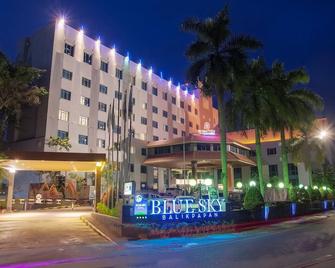 Blue Sky Hotel Balikpapan - Balikpapan - Building