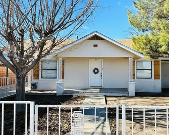 Clean, Cute, and Comfortable - Safford - Gebäude