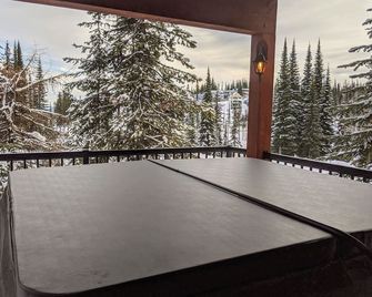 The 'Eh' Frame at SilverStar- Sleeps 5 with Private Hot Tub - Vernon - Balcon