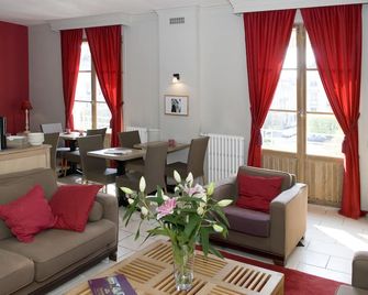 Hotel Mondial - Tours - Living room