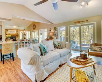 Fire Pit And Grill Riverfront Home in Ar - Mountain Home