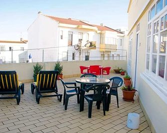 White Sun Hostel - לאגוס - מרפסת