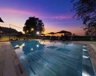 Merperle Nui Sam Resort - Chau Doc - Piscina