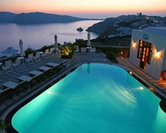 Nikos Villas - Oia - Havuz