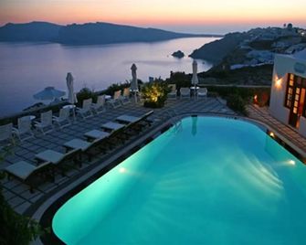 Nikos Villas - Oia - Pool