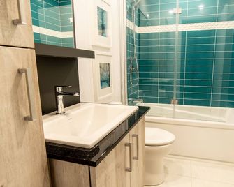 Aux Havres Urbains - Le Penthouse de la 3ième Avenue - Québec City - Bathroom
