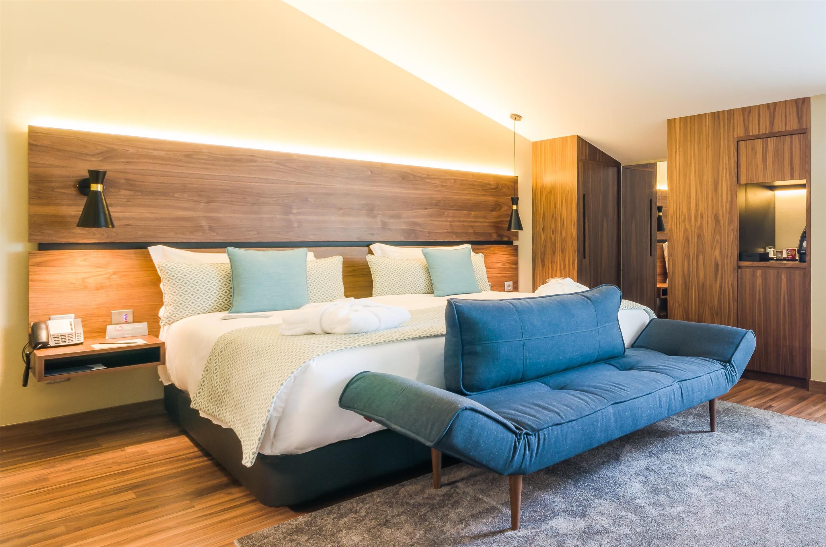 فينتشي ليبردادي