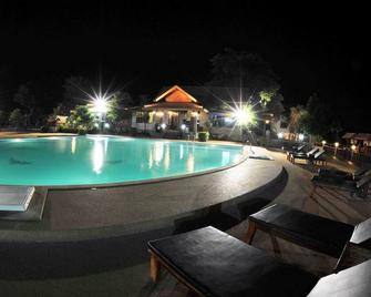 Arawan Riverside Hotel - Pakse - Zwembad