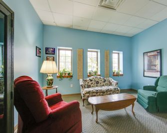 1 Mi to Allegheny River Cozy Apt with Shared Patio! - New Kensington