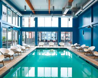 Aloft Seattle Redmond - Redmond - Pool