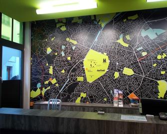 Urban City Centre Hostel - בריסל - דלפק קבלה