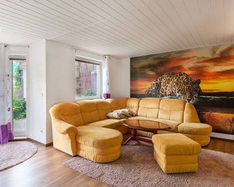 Cosy apartment in Dresden with balcony and swimming pool - Dresden - Wohnzimmer