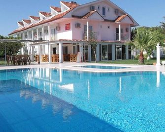Yavuz Hotel - Dalyan (Mugla) - בריכה