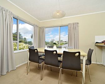 تاكابونا موتور لودج - أوكلاند - غرفة طعام