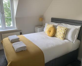 Woodpecker Lodge - Lakeside views at Isis Lake - Cirencester - Sypialnia