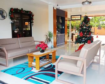 Aerostop Hotel And Restaurant - Plaridel