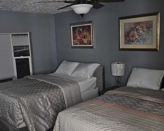 Guest-House #1: Charming 4-Bedroom House With Ac And Wi-Fi In Reynoldsburg - Reynoldsburg - Bedroom