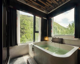 Ego Hot Spring Resort Hotel - Garzê