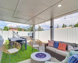 Albuquerque Retreat w/ Hot Tub - Central Location! - Alburquerque - Patio